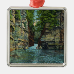 Ornement Métallique Vue de bateau venant par la canalisation