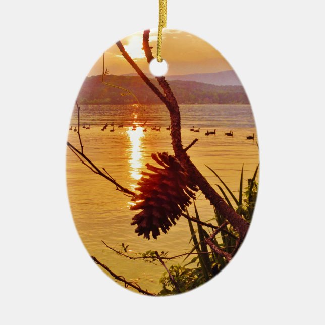 Ornement Ovale En Céramique Coucher de soleil du lac Pinecone (Devant)