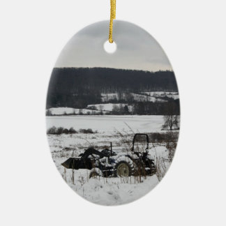 Ornement Ovale En Céramique Tracteur dans la neige