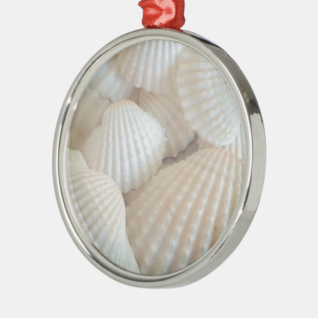 Ornement Rond Argenté Coquillages blancs ensoleillés, Plage d'été Exotiq (Gauche)