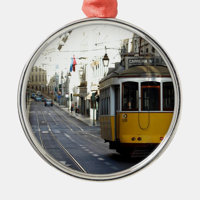 Ornement Rond Argenté Tram 28, Lisbon, Portugal (Devant)