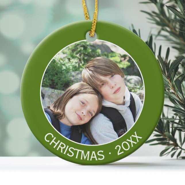 Ornement Rond En Céramique Célébrez Noël avec votre photo préférée (Personalized Photo Ornament)