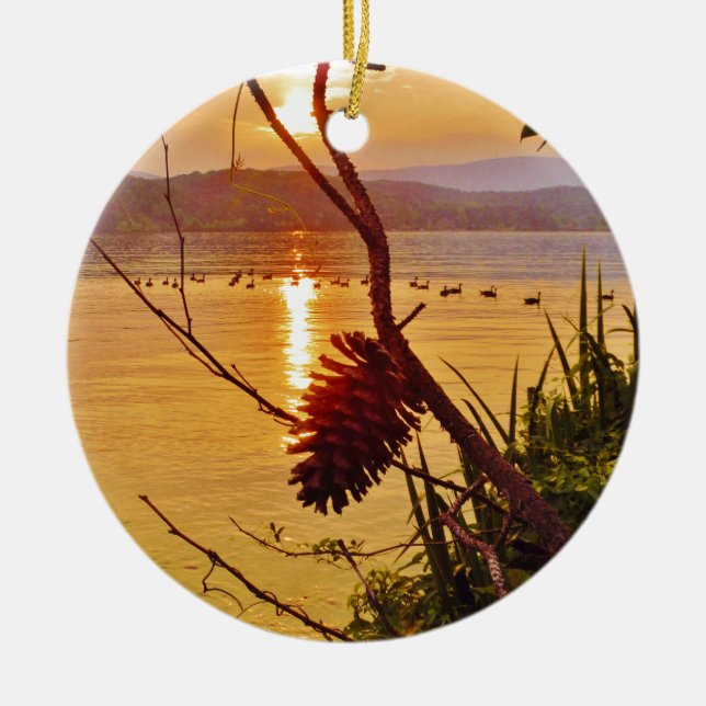 Ornement Rond En Céramique Coucher de soleil du lac Pinecone (Devant)