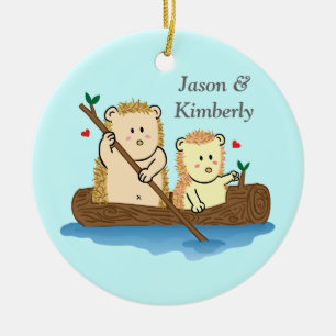 Ornement Rond En Céramique Couple de hérisson mignon sur bateau en bois