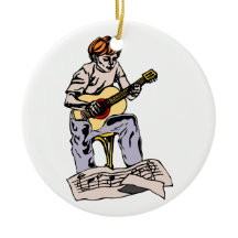 Garçon jouant la guitare acoustique avec la