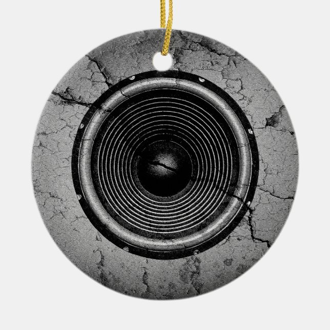 Ornement Rond En Céramique Haut-parleur de musique sur un mur fissuré (Devant)