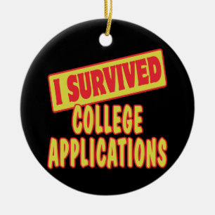 ORNEMENT ROND EN CÉRAMIQUE J'AI SURVÉCU AUX DEMANDES DE COLLÈGE