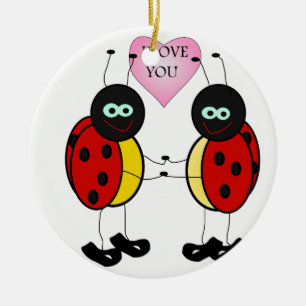 Ornement Rond En Céramique Ladybugs ensemble tenant la main dans l'amour