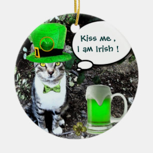 ORNEMENT ROND EN CÉRAMIQUE LE JOUR DE SAINT PATRICK CAT WITH GREEN IRISH