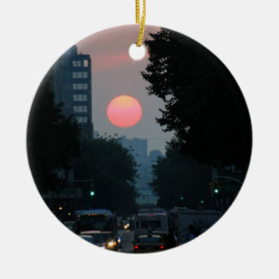 Ornement Rond En Céramique Manhattanhenge : établissement du soleil orange