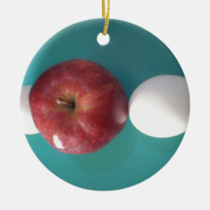 Ornement Rond En Céramique Pomme rouge à deux oeufs pour une tarte.JPG