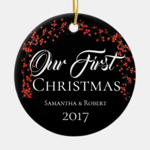 Ornement Rond En Céramique Premier Noël de couples avec le nom et la date -