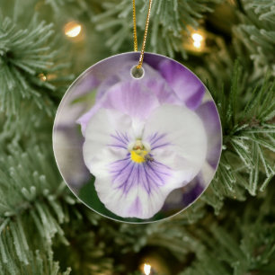 Ornement Rond En Céramique Violas violets et blancs par Shirley Taylor