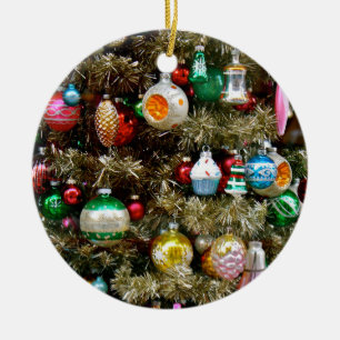 Ornements vintages de Noël sur un arbre de tresse