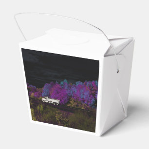 oscar leaves the party favor box