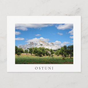 Ostuni avec oliviers, carte postale blanche des Po