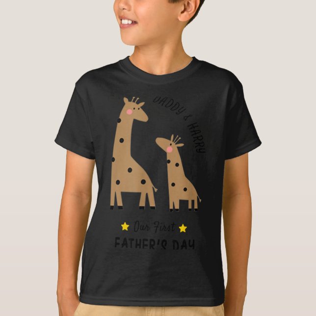 Our First Father's Day 2026, Funny Giraffe Gift Da T-Shirt (Front)