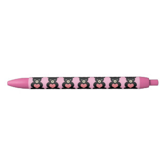 Ours en peluche noir avec stylo cardiaque