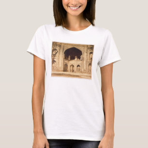 Outside the Taj Mahal, probably illustrated in 'Ph T-Shirt