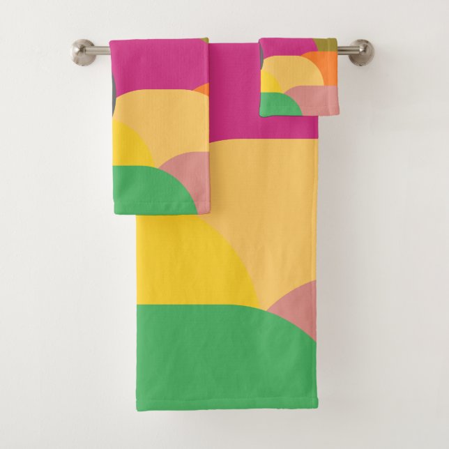 Overlapping scales circles pattern  bath towel set (Insitu)