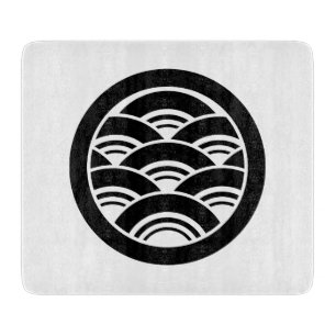 Overlapping waves in circle cutting board