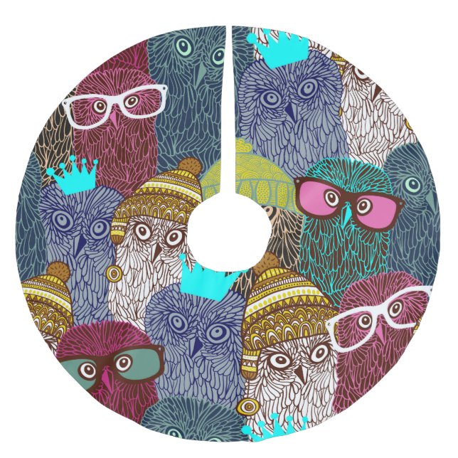 Owl in crown brushed polyester tree skirt (Front)