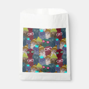 Owl in crown favour bag