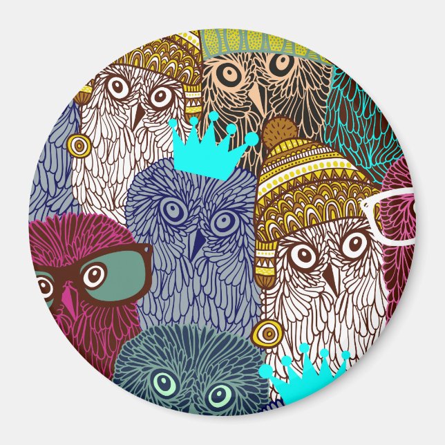 Owl in crown magnet (Front)