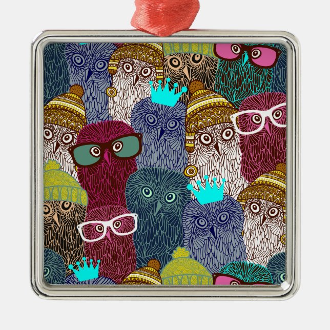 Owl in crown metal ornament (Front)