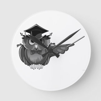 Owl in Graduation Hat Funny Graduation 2026 Guide Round Clock