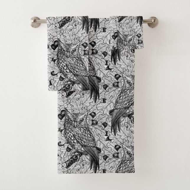 Owls in the oak tree, black and white bath towel set (Insitu)