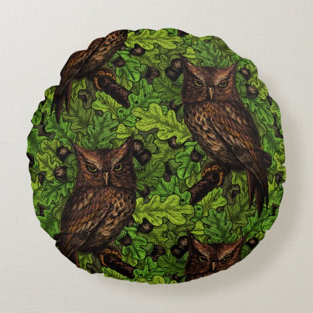Owls in the oak tree, green and brown round pillow (Front)