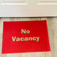 Aucun Vacance UnWelcome Mat Funny Burgundy Door Ma