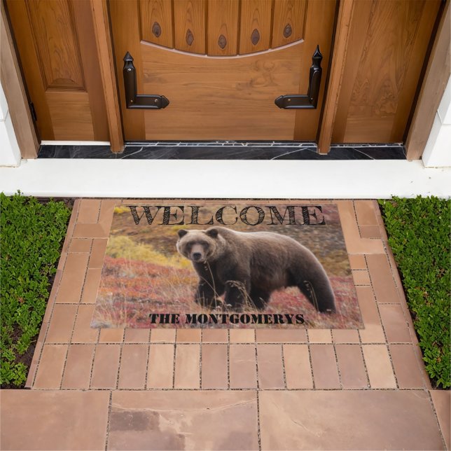 Paillasson Bear Walking In Fall Coloured Grass Photo Custom (De plein air)