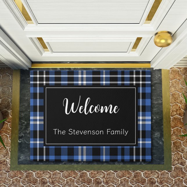 Paillasson Blue Plaid Welcome Monogramme Nom de famille (Créateur téléchargé)