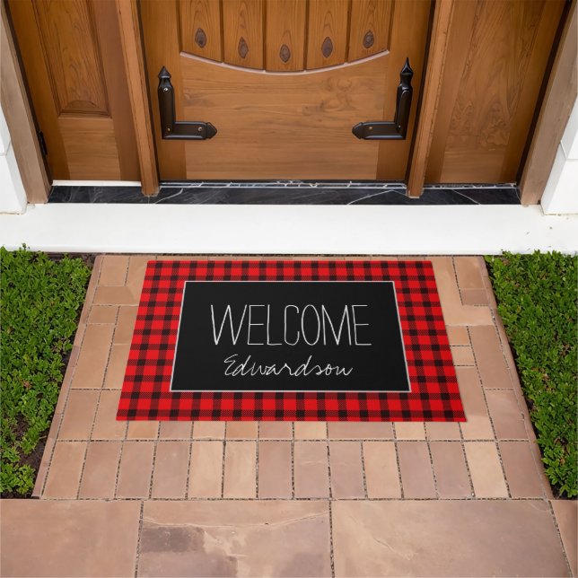 Paillasson Buffalo plaid noir Bienvenue nom de famille script (De plein air)