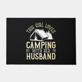 Paillasson Cette fille fait du camping avec son mari