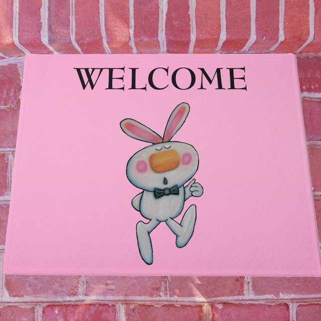 Paillasson Dessin amusant Pouce blanche Pouce haut Inscrivez- (Cartoon white bunny rabbit pink ears cheeks orange nose thumbs up sign on pink outdoor welcome mat.)