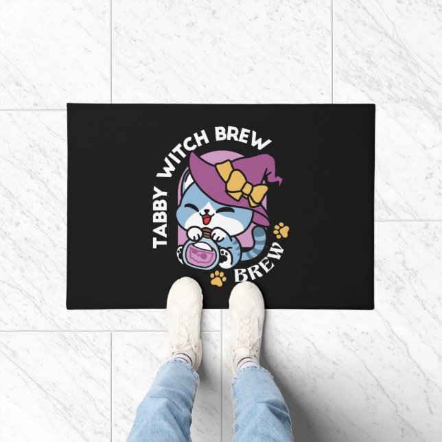Paillasson Halloween Tabby Cat – Witch Hat & Potion Art (Intérieur)