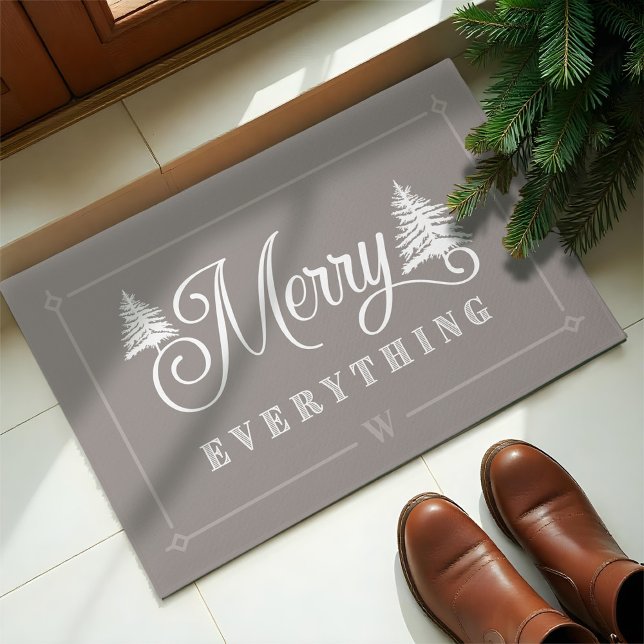 Paillasson Joyeux Tout Gris Pins Arbres Famille Monogramme (Merry Everything Green Pine Trees Family Monogram Doormat)