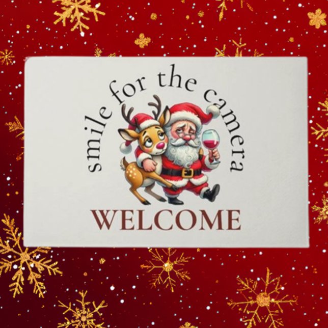 Paillasson Joyeux voeux de Noël Père Noël (Spread holiday cheer with the Merry Christmas Greetings Santa Doormat by Brett Designs.)