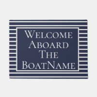 Marine et accueil de blanc à bord de natte de