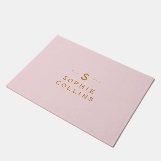 Paillasson Monogram Blush Pink Gold Minimalist Nom élégant (Incliné)