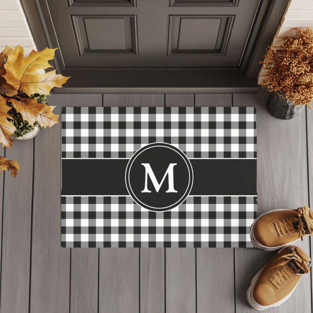 Paillasson Monogramme de la ferme moderne Noir Plaid (Modern Farmhouse Black Plaid Monogram Doormat)