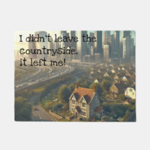 Photo d'un mignon chalet avec une ville à proximit