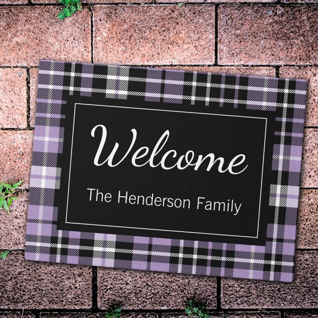Paillasson Purple Plaid Welcome Monogramme Nom de famille (Créateur téléchargé)