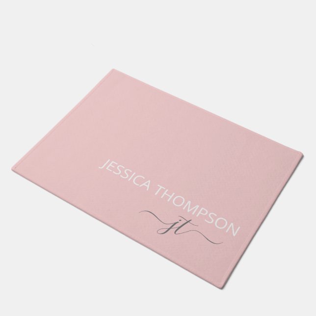 Paillasson Rose clair moderne Simple Script Monogramme Nom (Incliné)