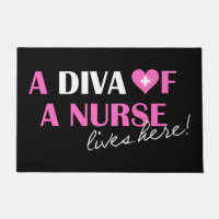 "Un Diva d'infirmière vit ici !"