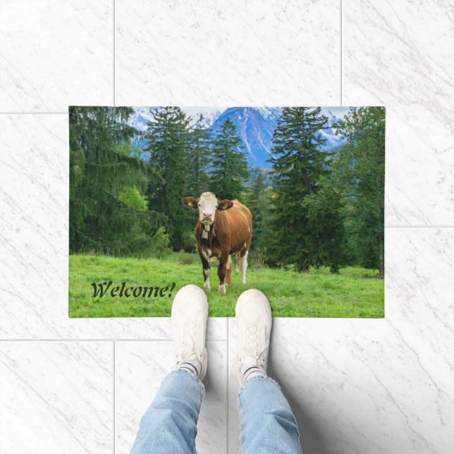Paillasson Vache mignonne dans le pâturage, photographie, pla (Intérieur)