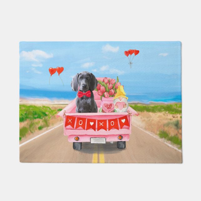Paillasson Weimaraner Chien Valentine's Day Coeurs de camion (Devant)